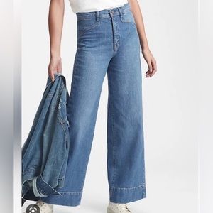 Gap Jeans. Wide-leg sky high.